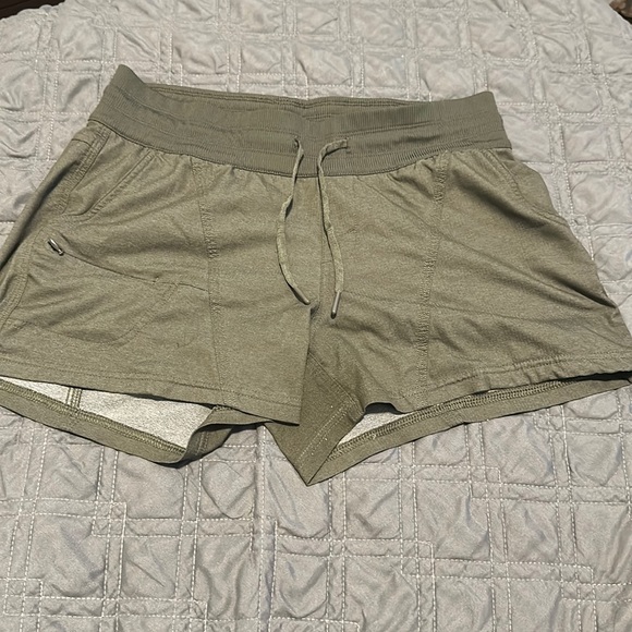 The North Face Pants - The north face forest green shorts M